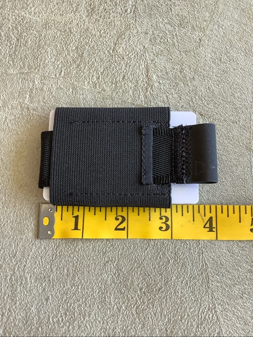 Nomatic black elastic wallet
